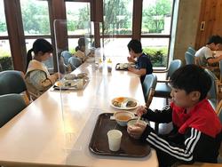 朝食の様子1
