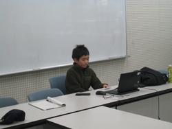お礼の言葉を伝えている様子