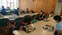 食事中