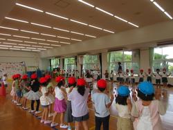 向かい合ってダンス