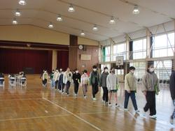 退場