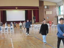 退場