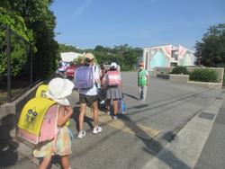 地域の人にもあいさつ