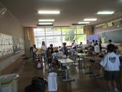 にぎやかな教室
