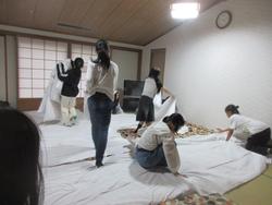 シーツをかける