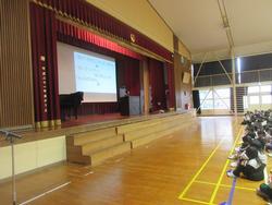 聞いている様子