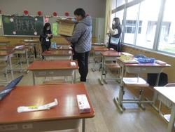 PTAの方がおめでとうの作業中