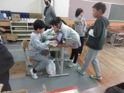 なにをはなしているのかな