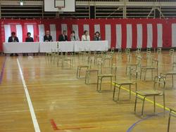 まちうける来賓の皆さま