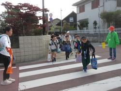 人の目の垣根隊の方に見守られ