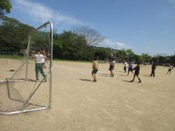 担任の先生とサッカー