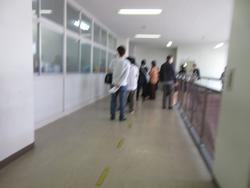 並んで待っていただく