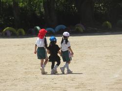 手をつないで
