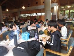 食べる様子