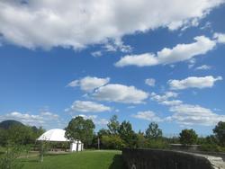 しろいくもと青い空