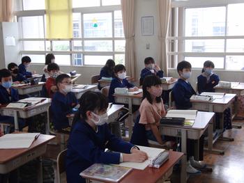 説明を聞く