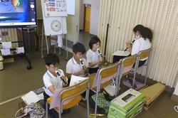 八分の六拍子を意識しながらリコーダー奏を楽しむ5年生