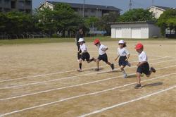 ゴールまで一生懸命走りぬく2年生