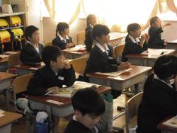 鉛筆の持ち方を学習しました