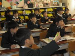 鉛筆の持ち方を学習しました