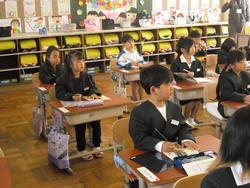 鉛筆の持ち方を学習しました