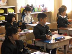 鉛筆の持ち方を学習しました