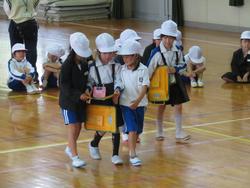 学校たんけん開始前の様子