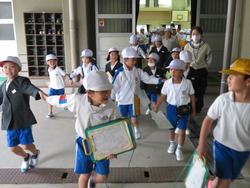 学校たんけん開始前の様子