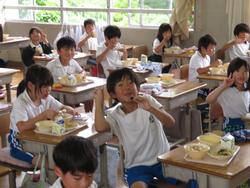 2年生給食の時間