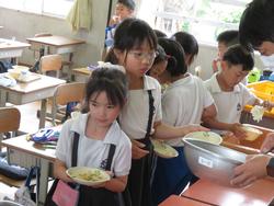 2年生給食の時間