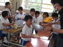 2年生給食の時間