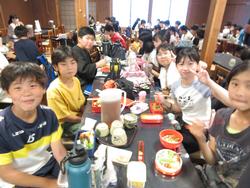 昼食の様子