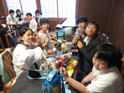 昼食の様子