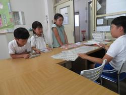昼休みの図書室の様子