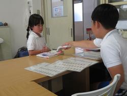 昼休みの図書室の様子