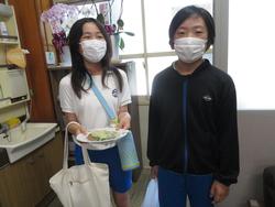6年生から野菜炒めのプレゼント
