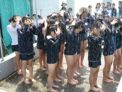 1年生着衣水泳