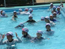 1年生着衣水泳