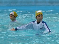 3年生着衣水泳