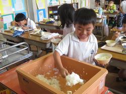 2年生給食の様子