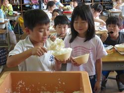 2年生給食の様子