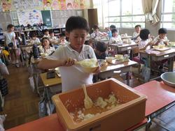 2年生給食の様子
