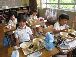 2年生給食の様子