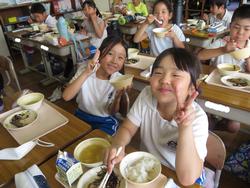 2年生給食の様子