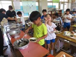 2年生給食の様子