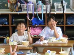 2年生給食の様子
