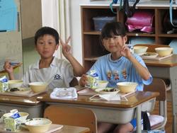 2年生給食の様子