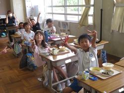 2年生給食の様子