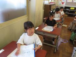 1年生通知表手渡し