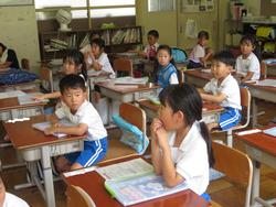 1年生通知表手渡し